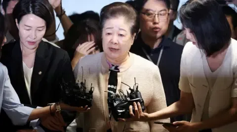 Disputed Religious Figure Rejects Gift-giving Claims Involving Former South Korean First Lady